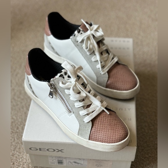GEOX Women’s size EU37 US7 Sneakers - Like new w/ box. - Picture 3 of 5